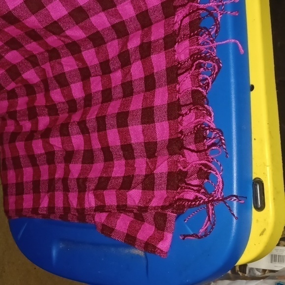 Long Beautiful Pink Ckecker Scarf/Wrap - Picture 4 of 5